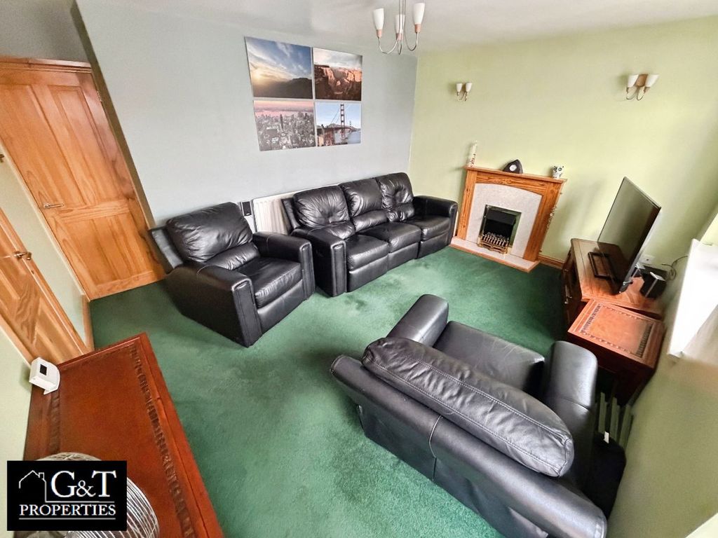 Property photo 3 of 19 Living Room
