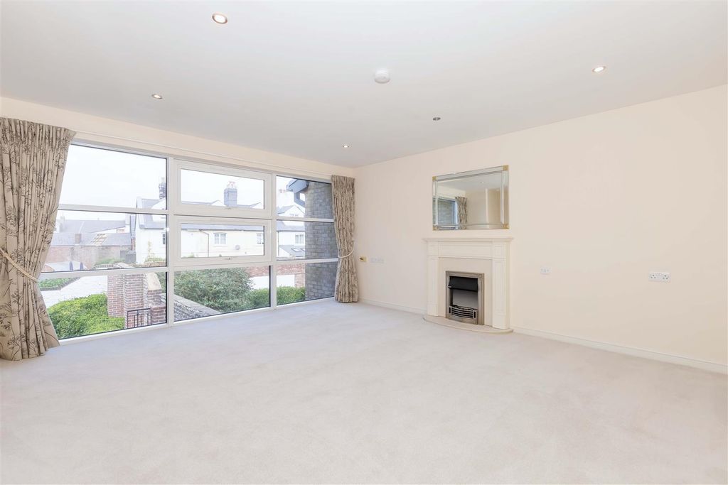 Property photo 2 of 16 Amelia Court_4.Jpg