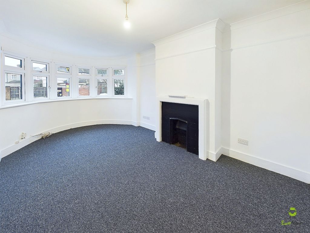 Property photo 3 of 7 Presented By Nicoleta At Ewemove Bexleyheath And D