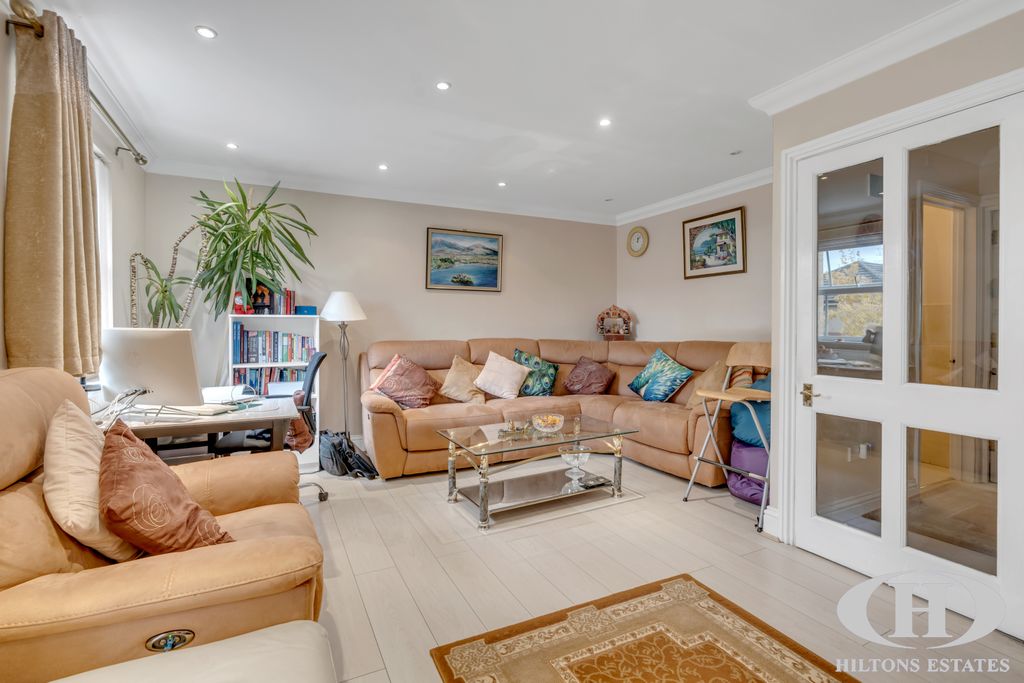 Property photo 2 of 18