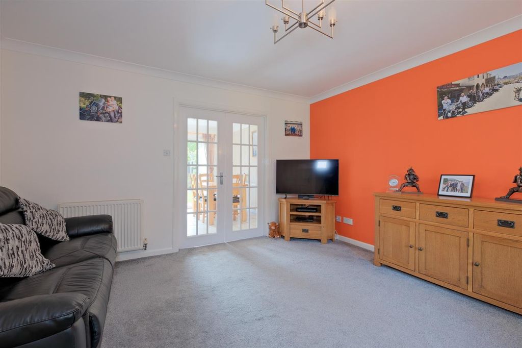 Property photo 3 of 33
