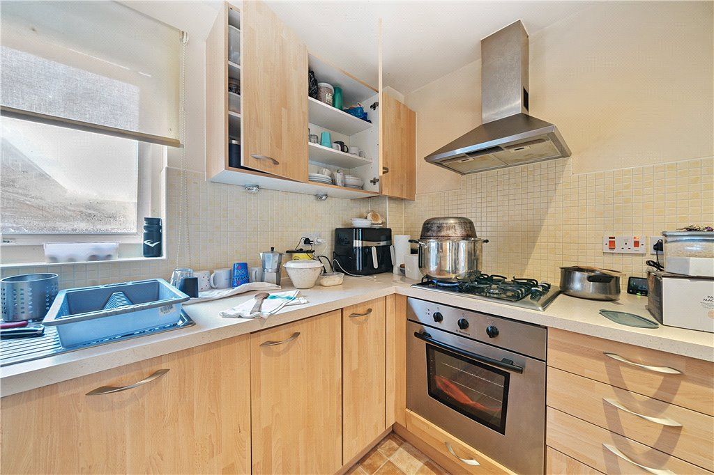 Property photo 3 of 10 Kitchen