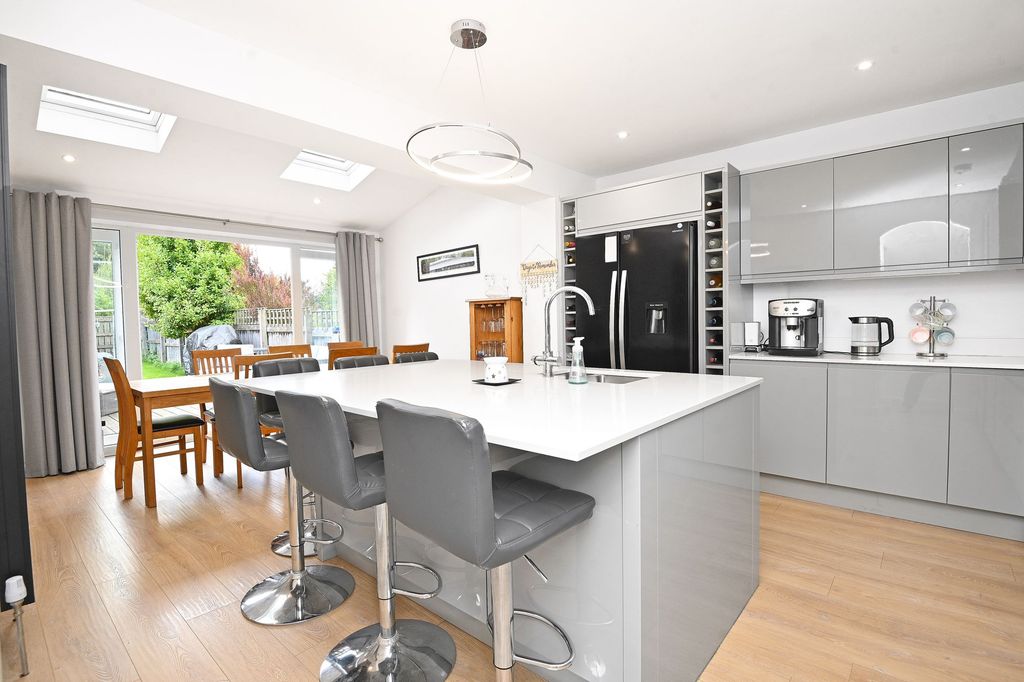 Property photo 2 of 34