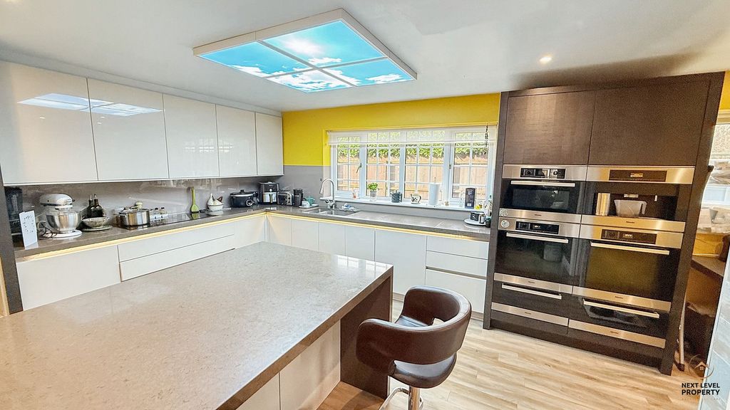 Property photo 2 of 29