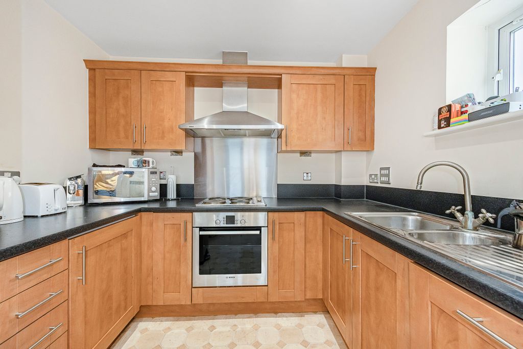 Additional image 7 of 2 bed flat for saleCarmichael Avenue, Greenhithe DA9