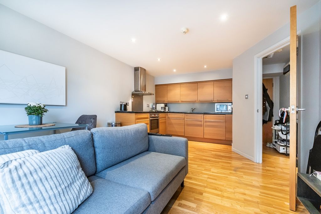 Property photo 3 of 14 Millbank-Court-03