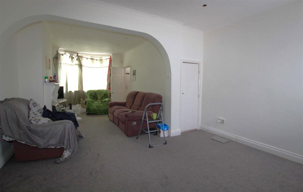 Property photo 2 of 7 Lounge