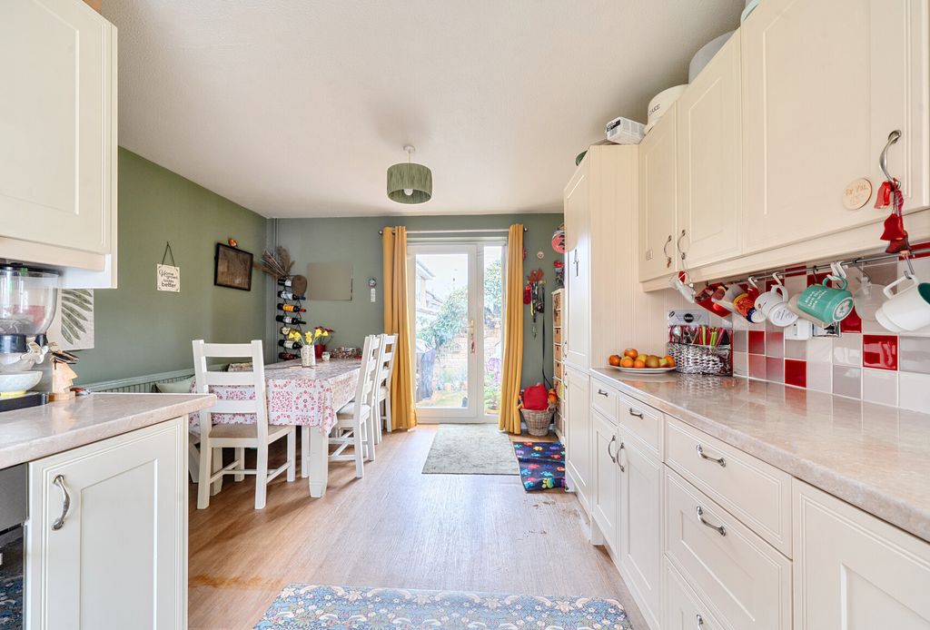 Property photo 3 of 21 1409584-14-698B4A...