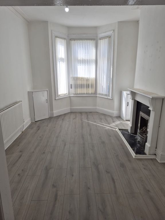 Property photo 3 of 17 Photo 4