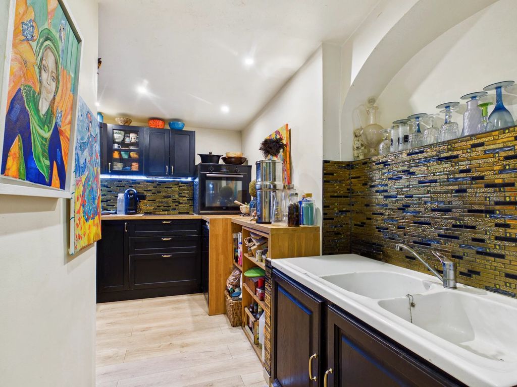 Property photo 3 of 13 9c827Cb89Df180B876Ae7c5403805024_649034Dbb6_1920-Big