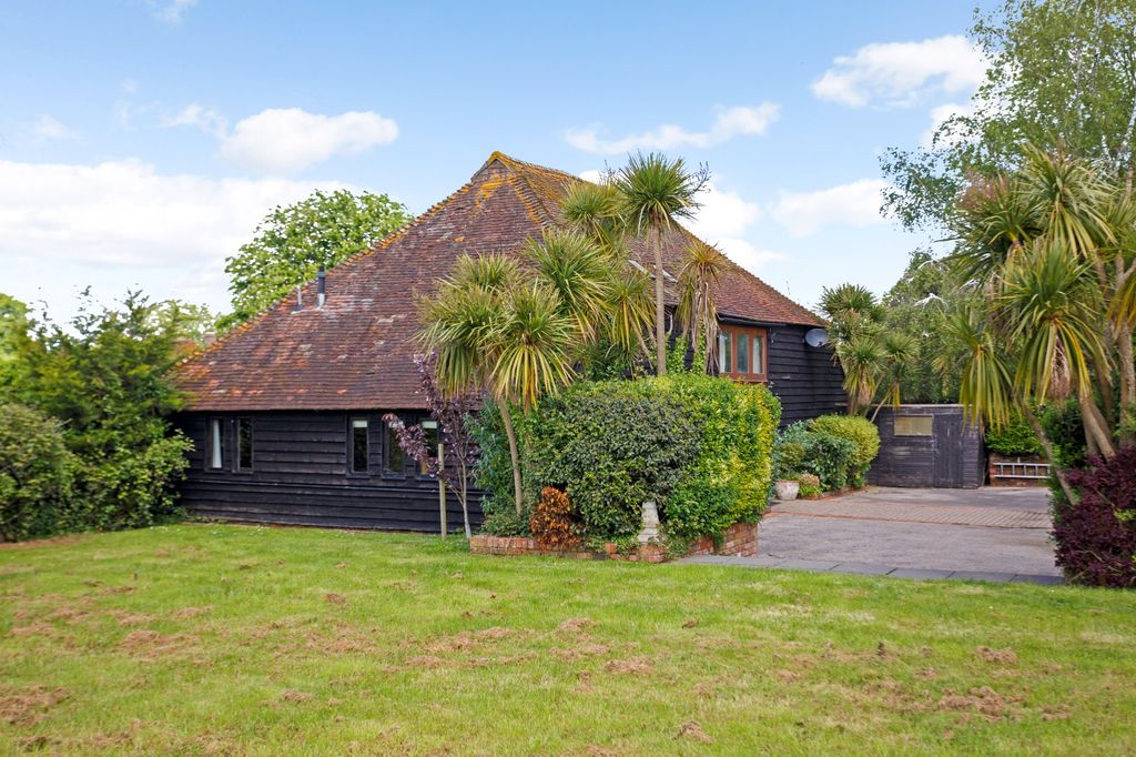Property photo 3 of 13 Glebe Barn