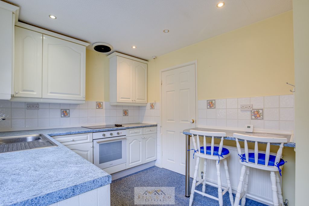 Property photo 3 of 29 Kitchen 1.1