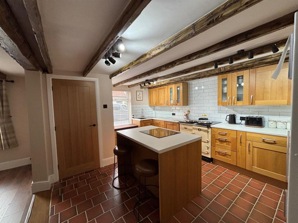 Property photo 3 of 24 Dinning Kitchen