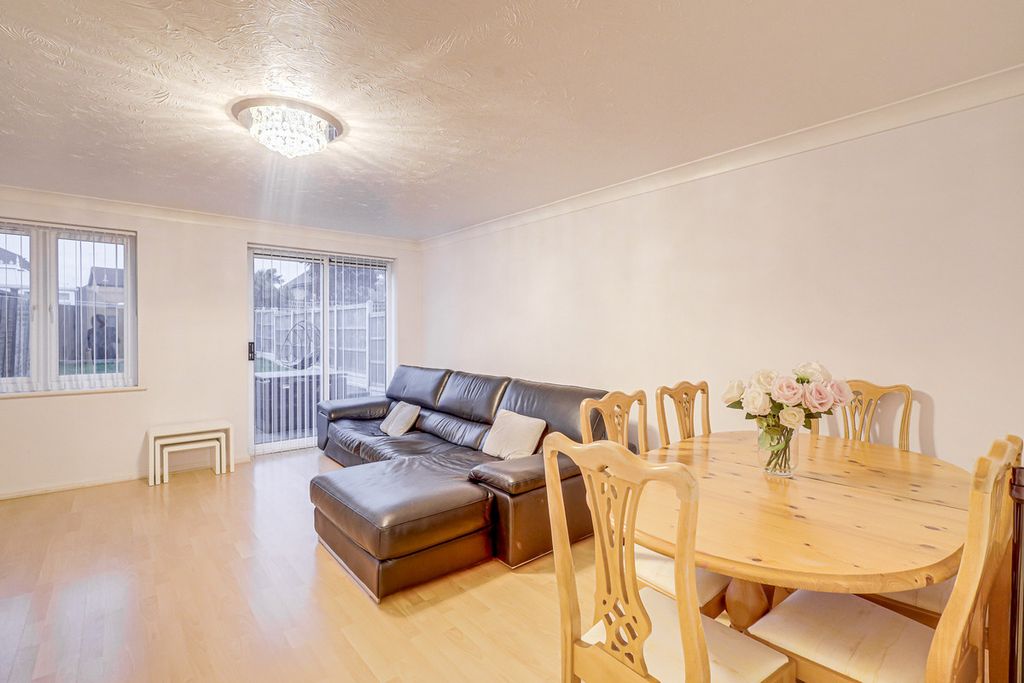 Property photo 3 of 18