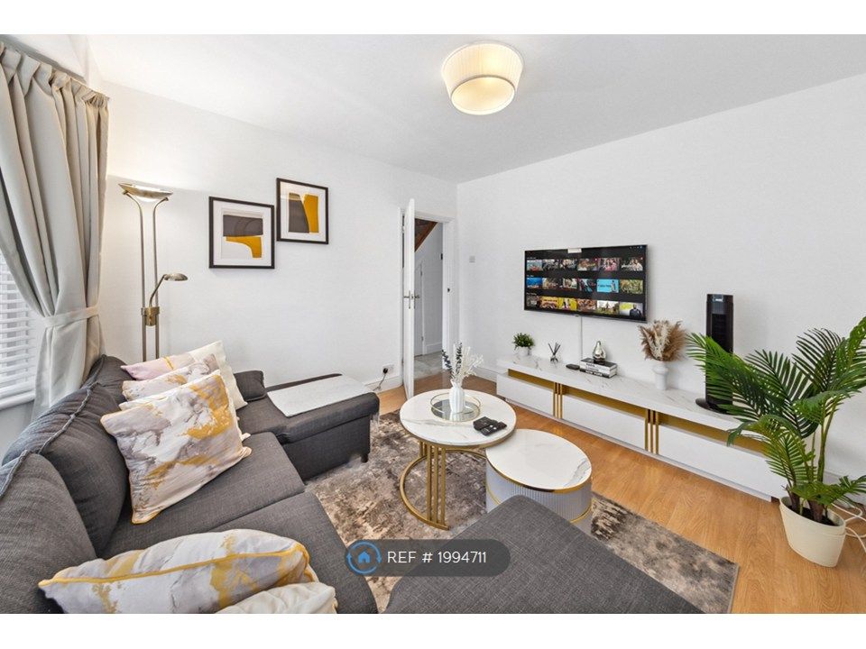 Property photo 1 of 20 Living Room