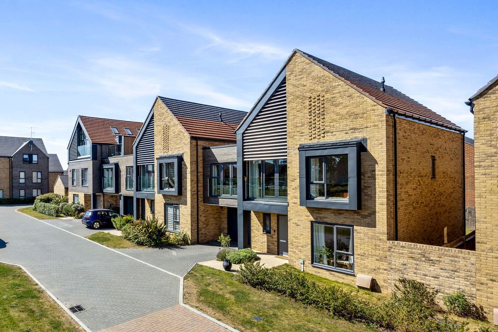 Property photo 1 of 33