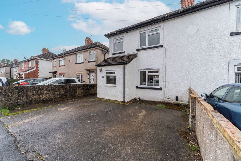 Property photo 2 of 27