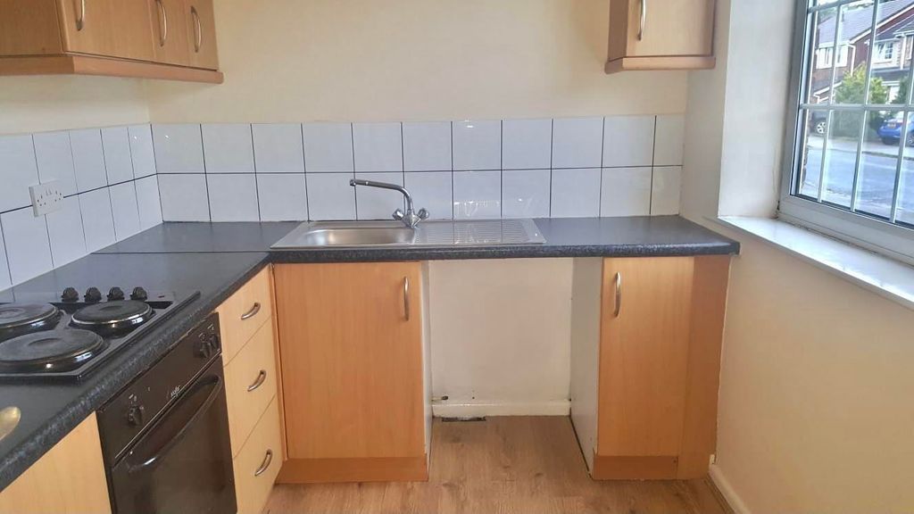 Property photo 2 of 6 Kitchen