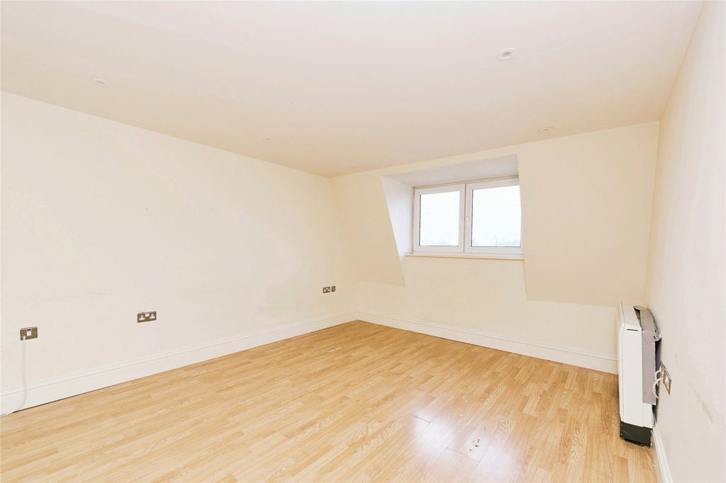 Property photo 2 of 17 Picture No. 01