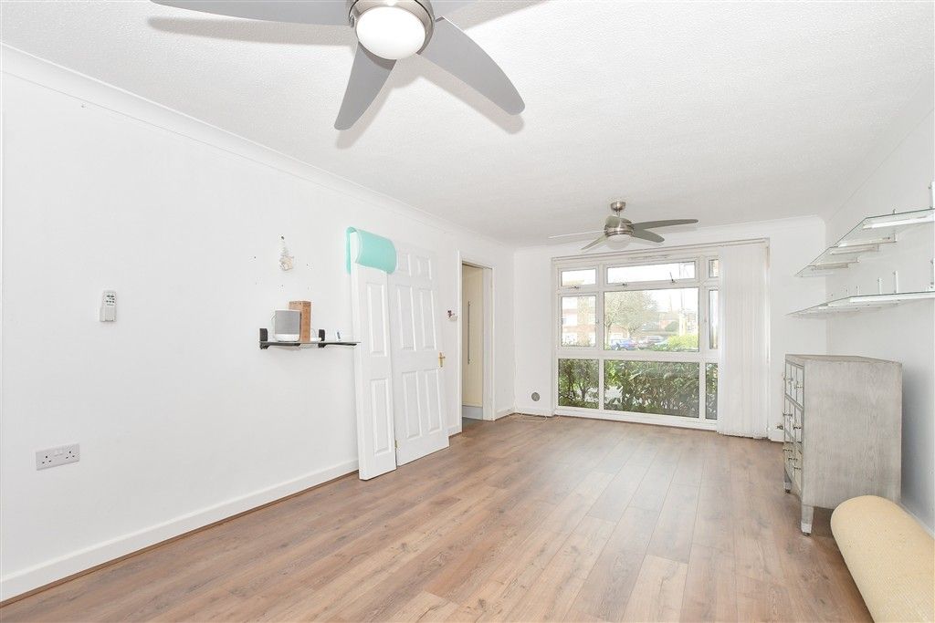 Property photo 2 of 10 Lounge