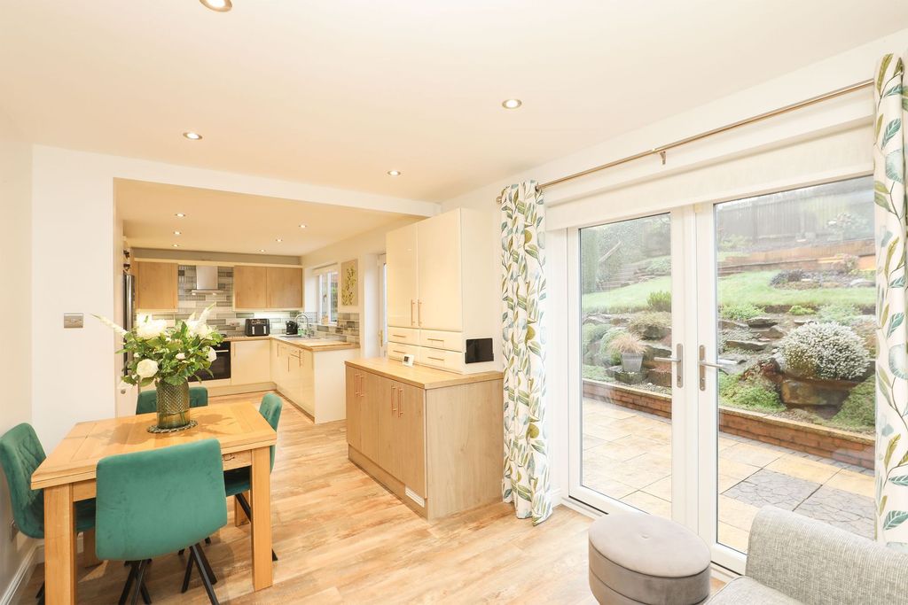 Property photo 3 of 26