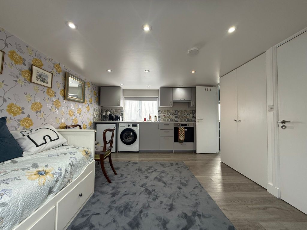 Property photo 3 of 6