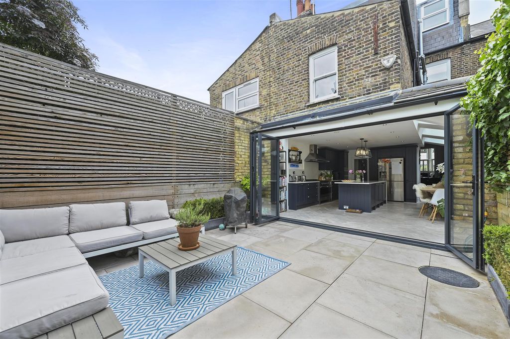 Property photo 3 of 14 Hadyn Park Road - Garden