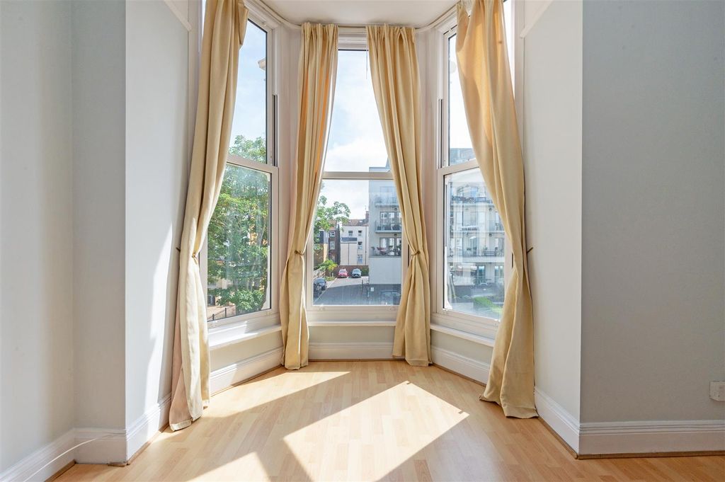 Property photo 3 of 26 Bay.Jpg
