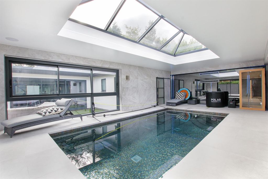 Property photo 3 of 34