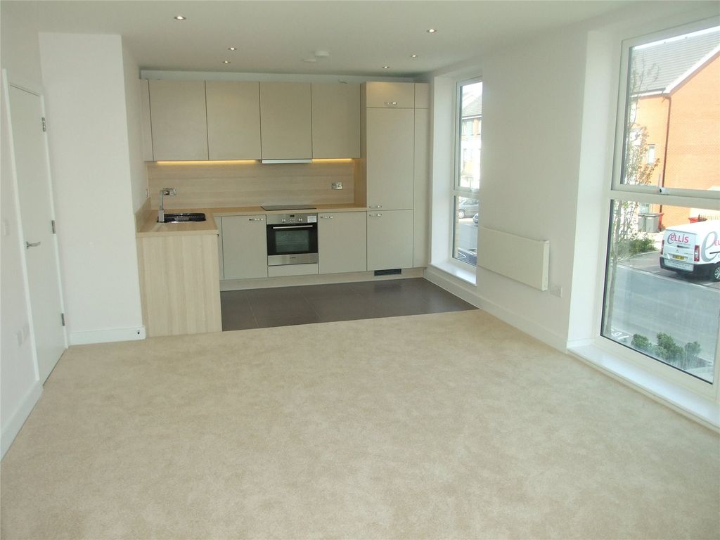 Property photo 3 of 8 Kitchen