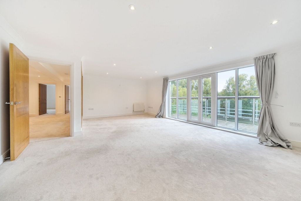 Property photo 3 of 18 Picture No. 08