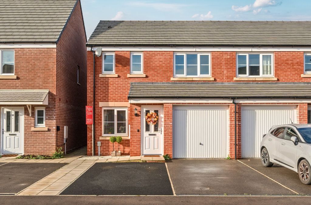 Property photo 1 of 19 1375818-9-6911cc50B2207