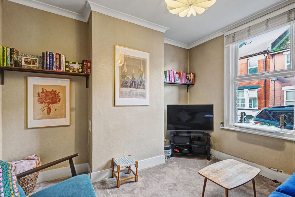 Property photo 2 of 22 Living Room