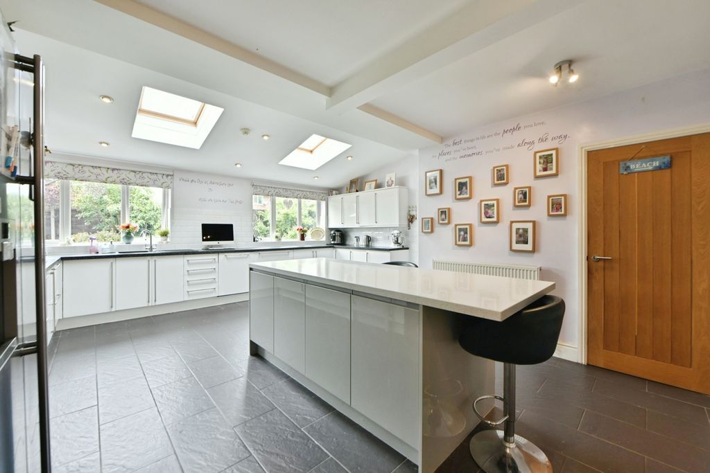 Property photo 3 of 22 Kitchen