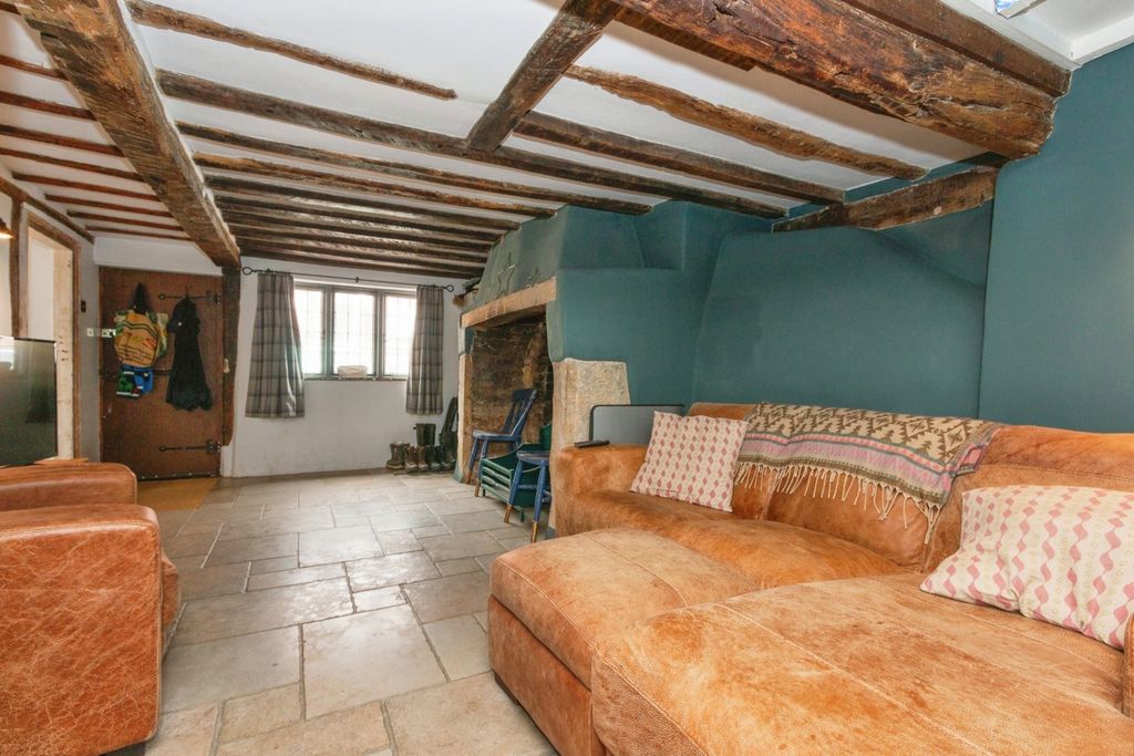 Property photo 2 of 17 Photo