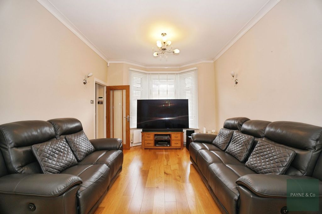 Property photo 2 of 21