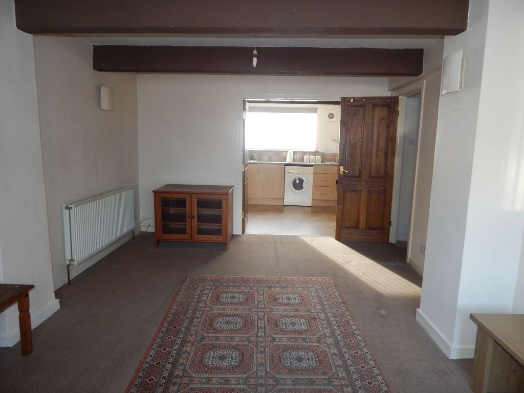 Property photo 3 of 17 Living Room