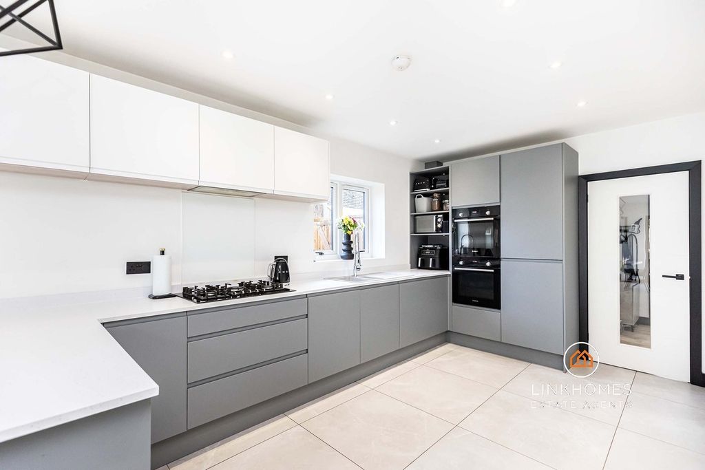 Property photo 3 of 30