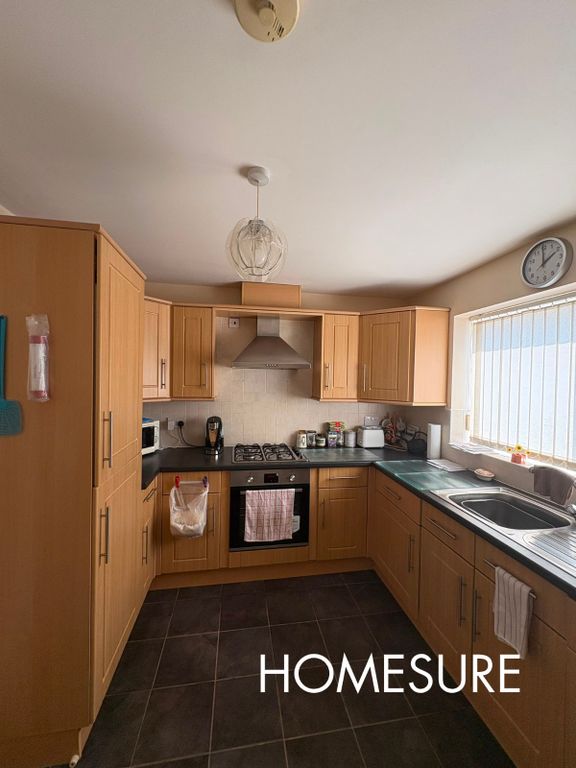 Property photo 3 of 6 Kitchen