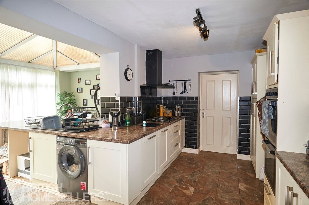 Property photo 2 of 17 Picture No. 12