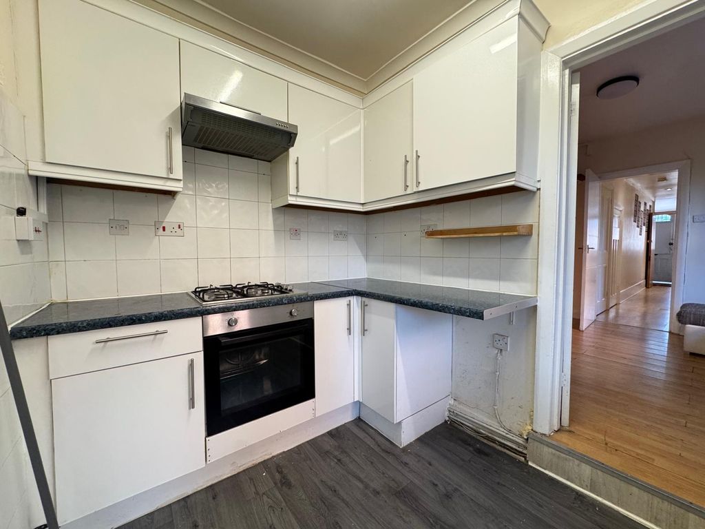 Property photo 3 of 7 Gallery