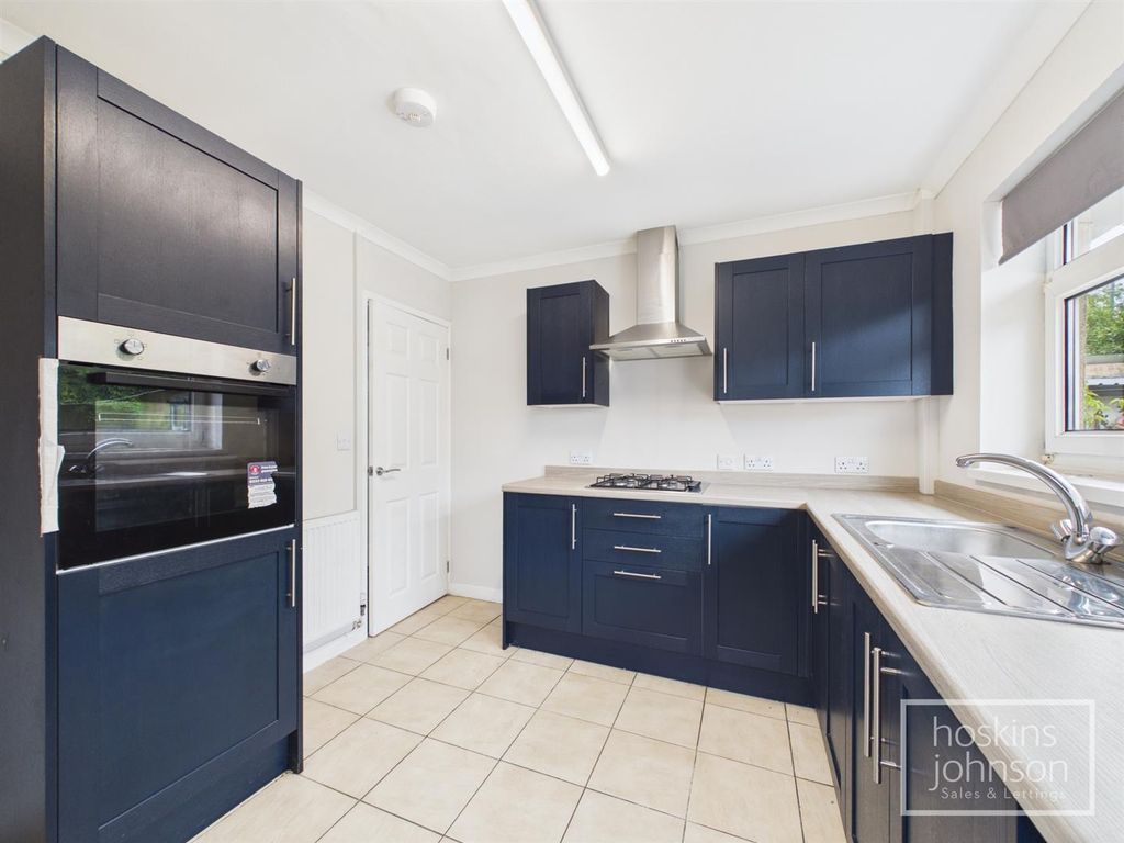 Property photo 3 of 18 Kitchen