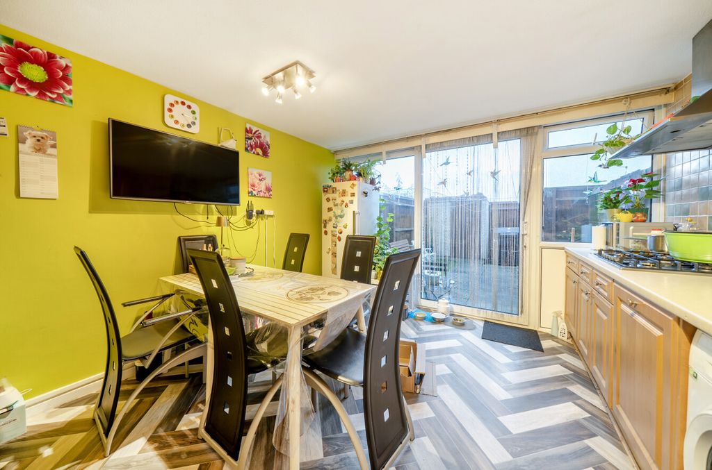 Property photo 2 of 16 1400215-7-696E50d...