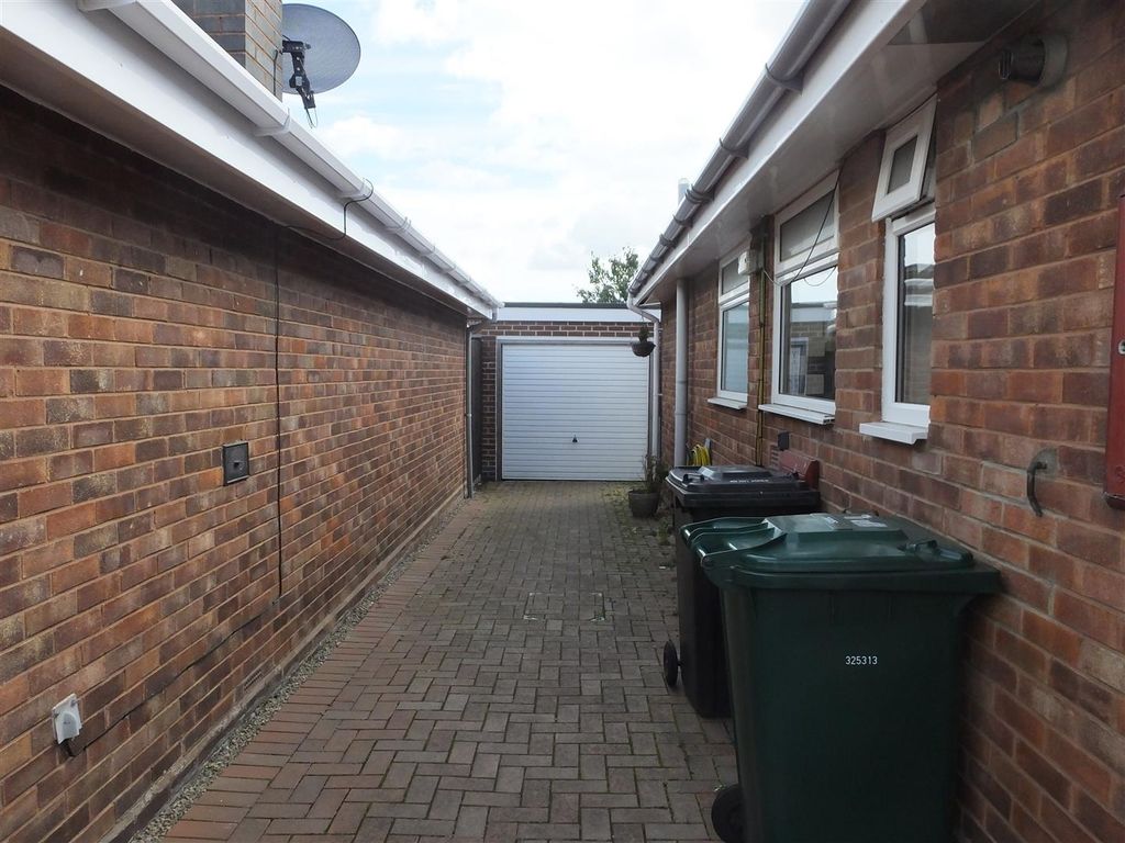 Property photo 2 of 13 Driveway.Jpg