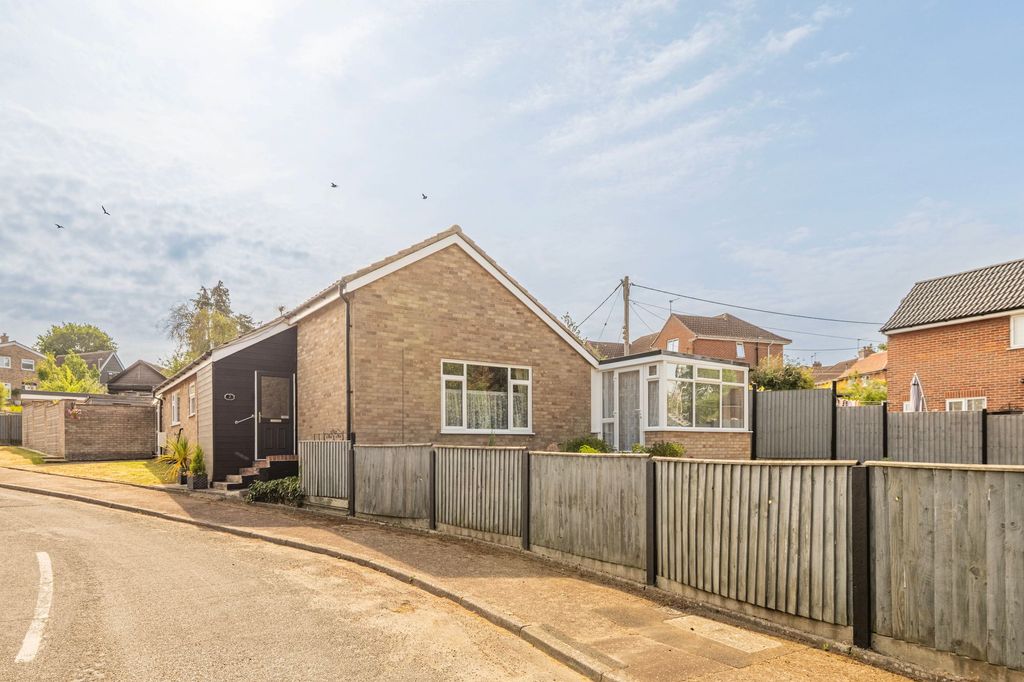 2 bed detached bungalow for salePennyfields, Bungay NR35