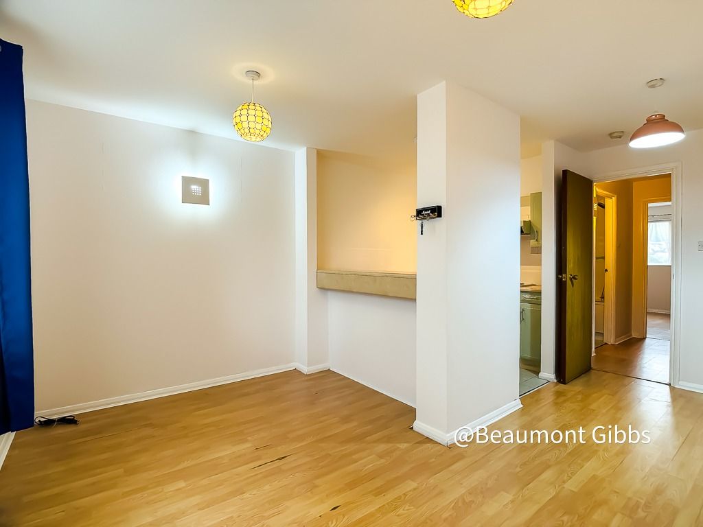 Property photo 2 of 8 5719482