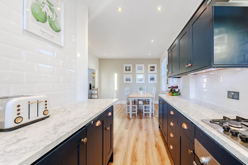 Property photo 3 of 22 Kitchen