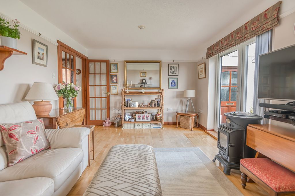 Property photo 2 of 24