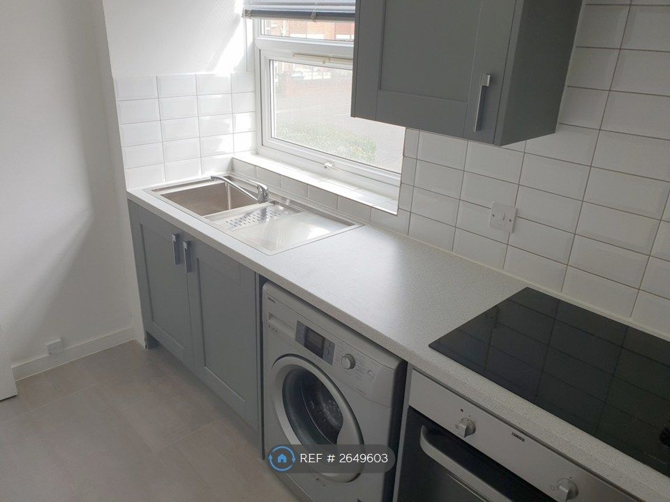 Property photo 2 of 10 Kitchen 2