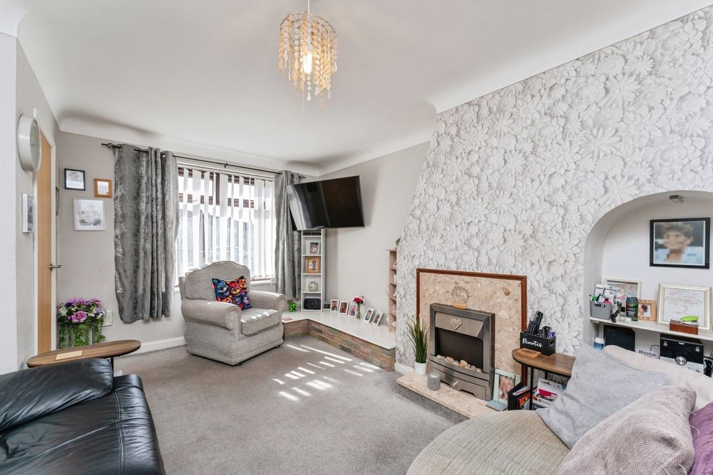 Property photo 2 of 21 Lounge